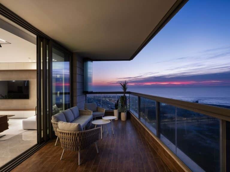 Read more about the article Sea View Apartment
