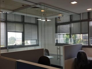 אומנות זכוכית למשרדים קהילת BNF
